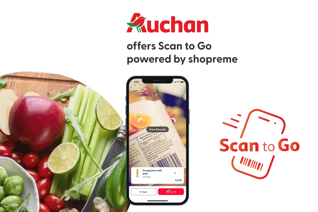 Auchan offers Scan to Go powered by shopreme. Smartphone mit Scan & Go App. Eine Flasche Orangensaft wird gescannt. Scan to Go logo. Gemüse und Früchte im Hintergrund.